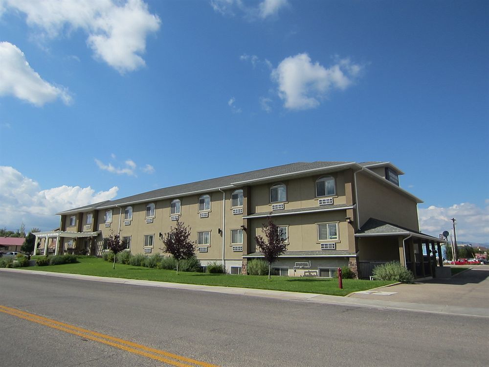 Landmark Inn And Suites Vernal Exterior photo